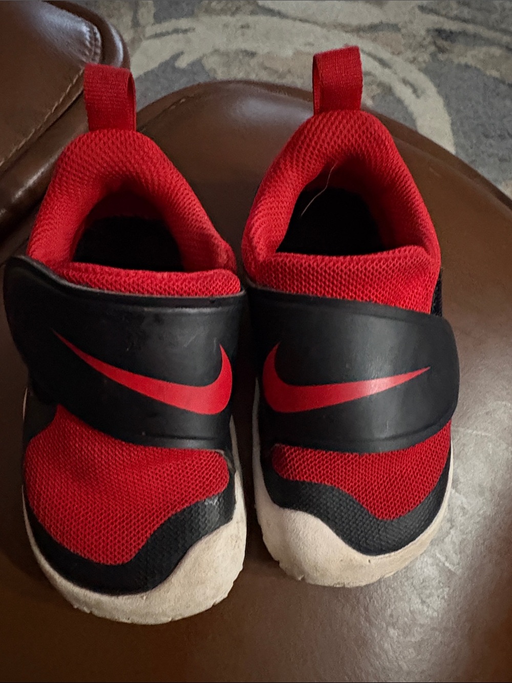 Nike Swoosh 1 Essential Baby/Toddler in Black / Summit White / University Red